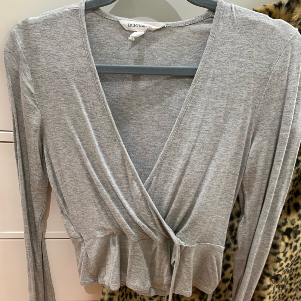 BCBG grey top